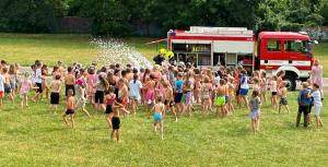 „Hasiči v&nbsp;akci – pěnová show a&nbsp;dětský smích.“