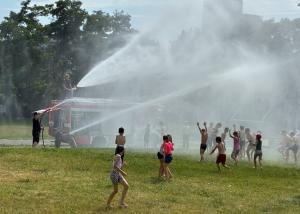 „Hasiči v&nbsp;akci – pěnová show a&nbsp;dětský smích.“